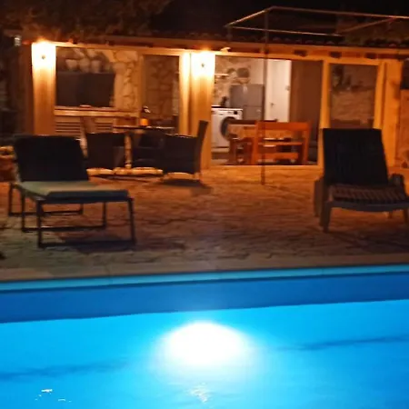 Kuca Domina Ducac, Postira