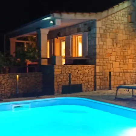Villa Kuca Domina Ducac, Postira