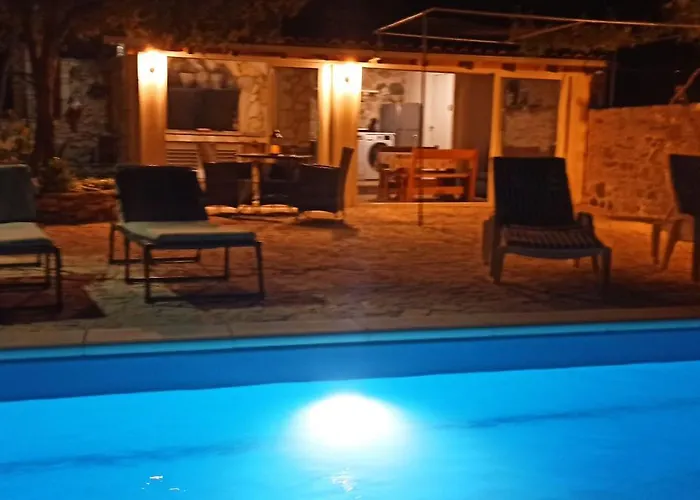 Kuca Domina Ducac, Postira