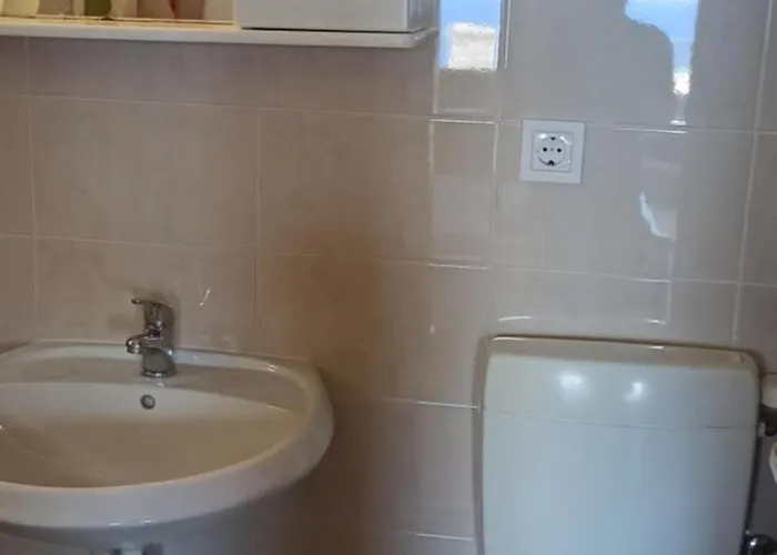 Kuca Domina Ducac, * Postira