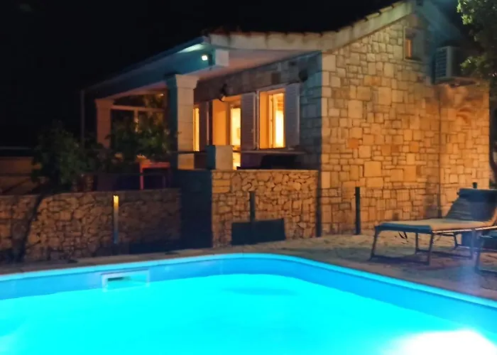Villa Kuca Domina Ducac, Postira